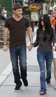 Megan Fox feet photo thumbnail