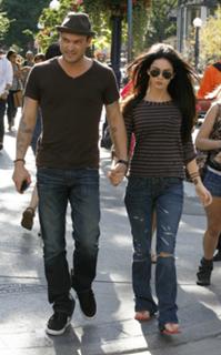 Megan Fox feet photo thumbnail