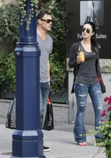 Megan Fox feet photo thumbnail