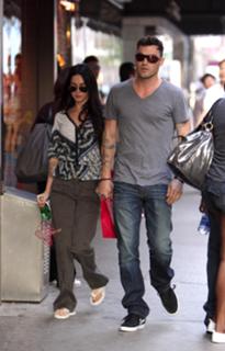 Megan Fox feet photo thumbnail