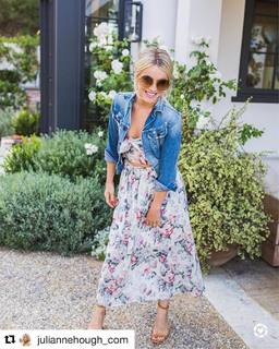 Julianne Hough feet photo thumbnail