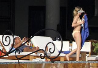 Cameron Diaz feet photo thumbnail