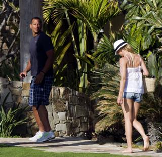 Cameron Diaz feet photo thumbnail