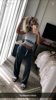 Jena Frumes feet photo thumbnail