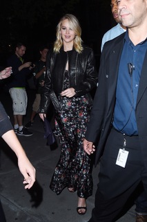Jennifer Lawrence feet photo thumbnail