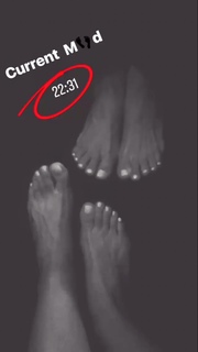 Athina Oikonomakou feet photo thumbnail