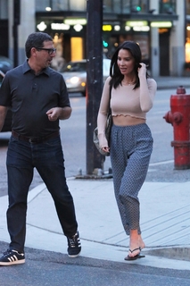 Olivia Munn feet photo thumbnail