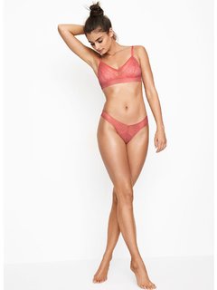 Taylor Hill feet photo thumbnail