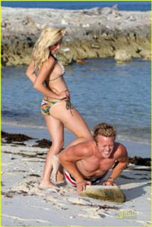 Heidi Montag feet photo thumbnail