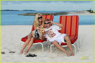 Heidi Montag feet photo thumbnail