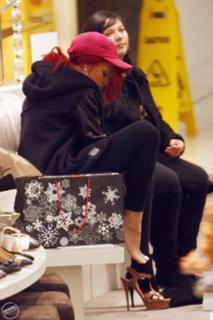 Rihanna feet photo thumbnail