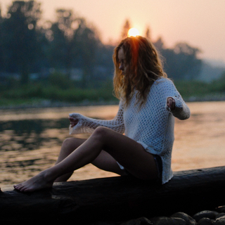 Sydney Sweeney feet photo thumbnail