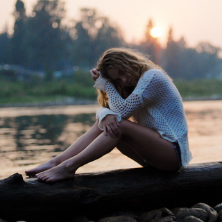 Sydney Sweeney feet photo thumbnail