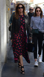 Cindy Crawford feet photo thumbnail