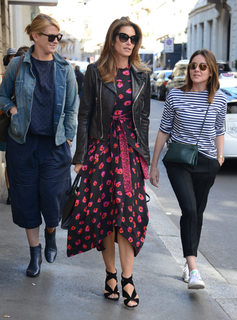 Cindy Crawford feet photo thumbnail