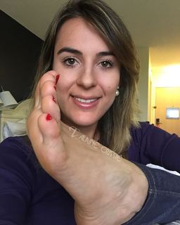 Alaine Crissiê feet photo thumbnail