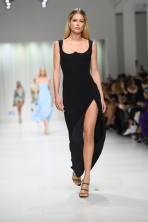 Doutzen Kroes feet photo thumbnail