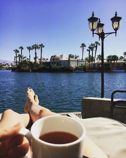 Alison Brie feet photo thumbnail