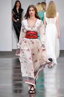 Taylor Hill feet photo thumbnail