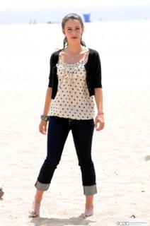 Jessica Lowndes feet photo thumbnail