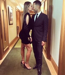 Chrissy Teigen feet photo thumbnail