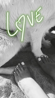 Athina Oikonomakou feet photo thumbnail