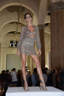Izabel Goulart feet photo thumbnail