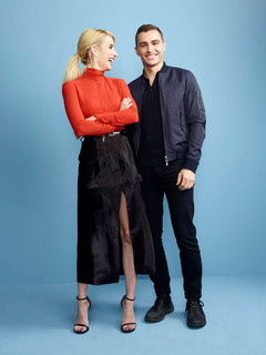 Emma Roberts feet photo thumbnail