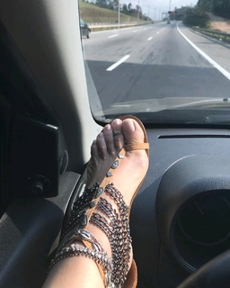 Karin Klemp feet photo thumbnail