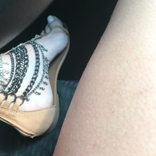 Karin Klemp feet photo thumbnail