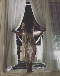 Isis Valverde feet photo thumbnail