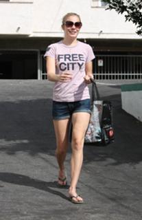 LeAnn Rimes feet photo thumbnail