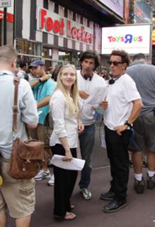 Amanda Seyfried feet photo thumbnail
