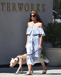 Selma Blair feet photo thumbnail