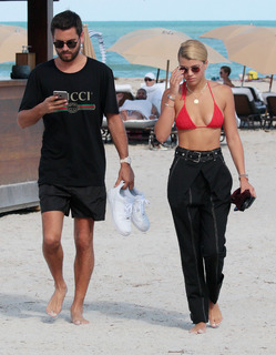 Sofia Richie feet photo thumbnail