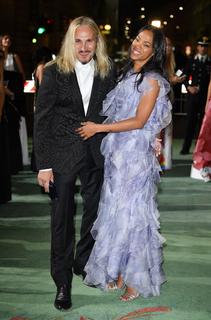 Zoe Saldana feet photo thumbnail