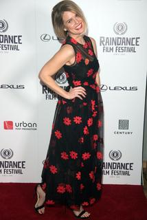 Alice Eve feet photo thumbnail