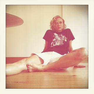 Diane Kruger feet photo thumbnail