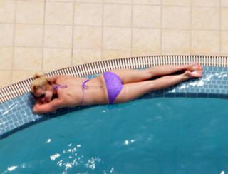 Britney Spears feet photo thumbnail