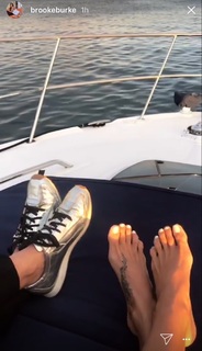 Brooke Burke feet photo thumbnail