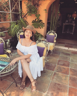 Kelly Brook feet photo thumbnail
