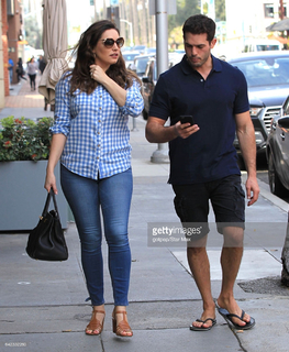 Kelly Brook feet photo thumbnail