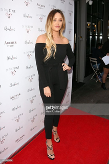 Charlotte Crosby feet photo thumbnail