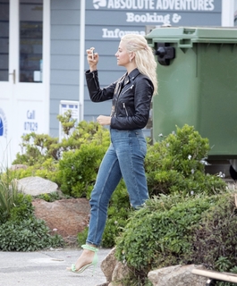 Pixie Lott feet photo thumbnail