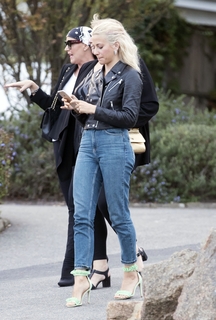 Pixie Lott feet photo thumbnail