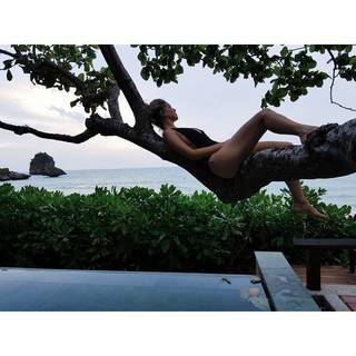 Blanca Suárez feet photo thumbnail