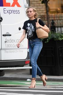 Diane Kruger feet photo thumbnail