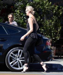 Charlize Theron feet photo thumbnail