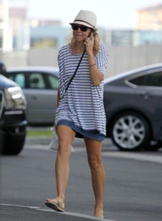 Naomi Watts feet photo thumbnail