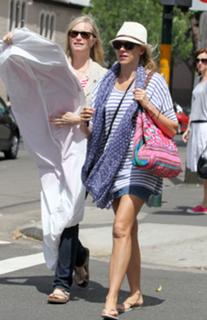 Naomi Watts feet photo thumbnail